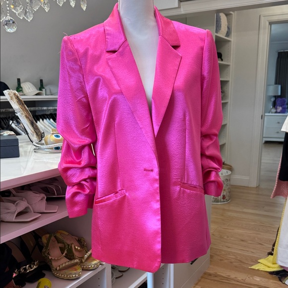 cinq a sept Jackets & Blazers - Elegant Pink Women's Blazer with matching pants set